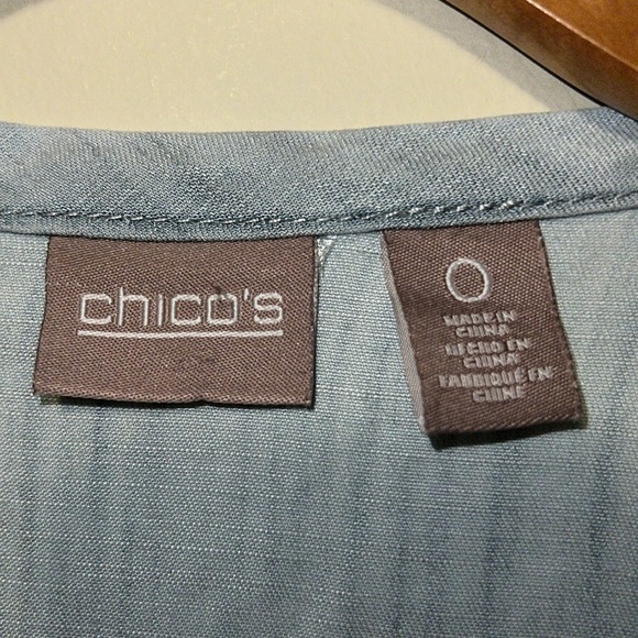 Women’s Chico’s size 0 sparkly embellished denim chambray blouse Small - Picture 5 of 7